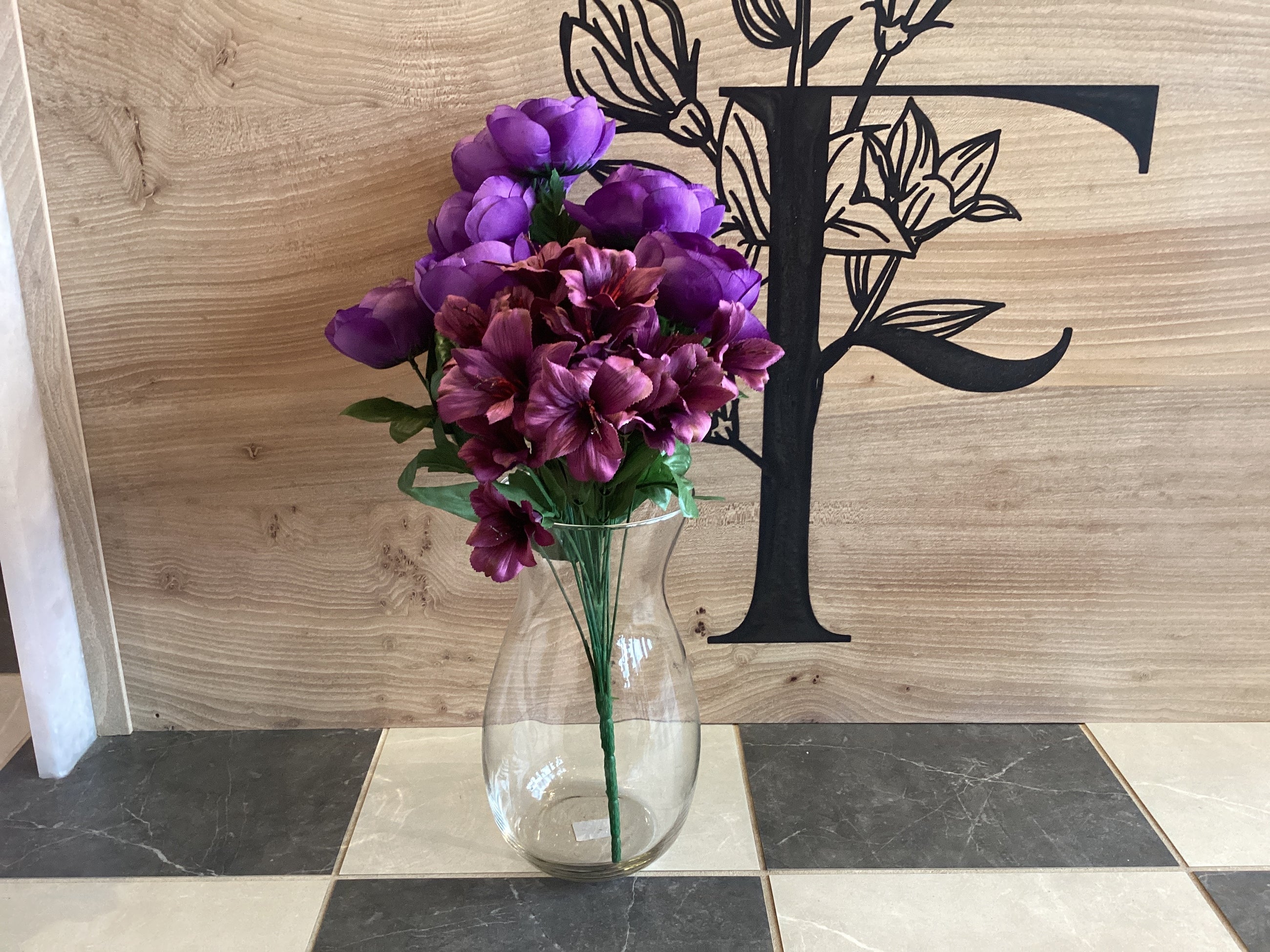 Clear vase for flowers 10 5/8"