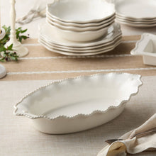 Heritage Oval Baker 16" – Timeless Baked Elegance