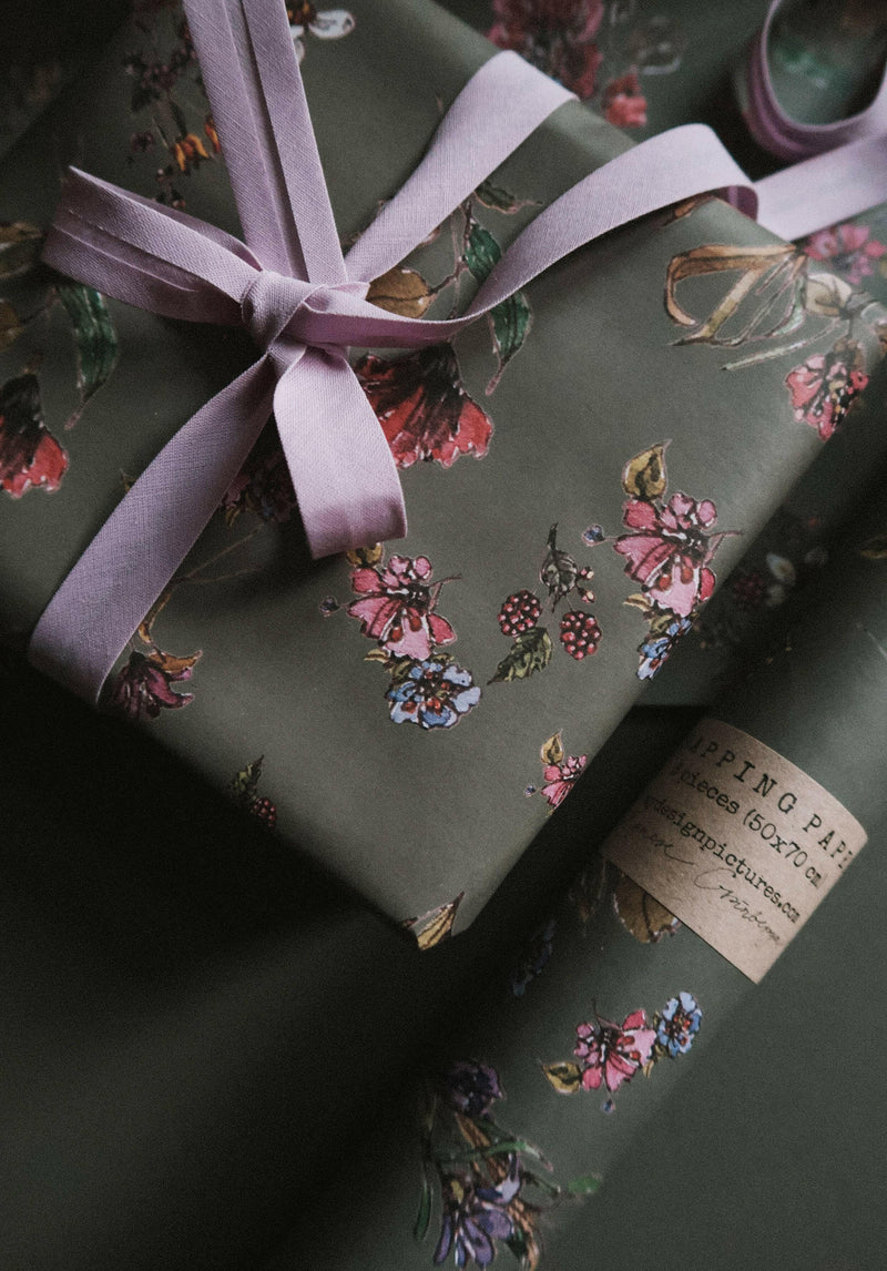 Set Of 3 Pieces Flowers on dark grey Wrapping Paper.