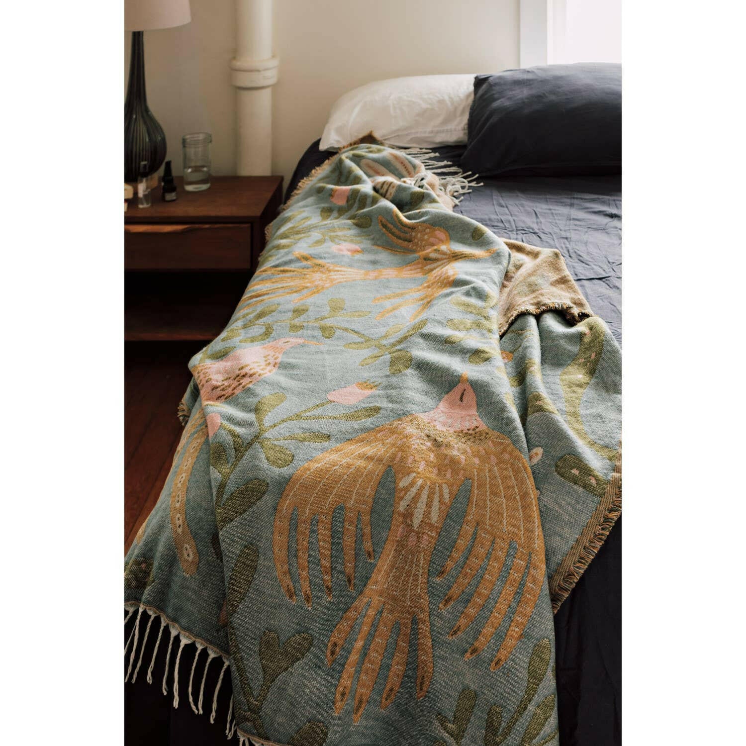Plume Throw.