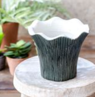 5.75" DARK GREEN SCALLOPED EDGE POT