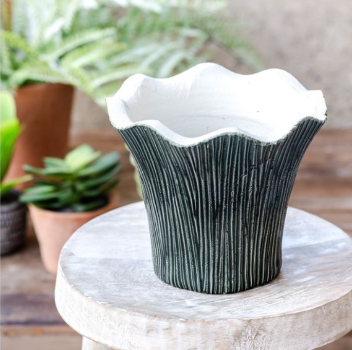 5.75" DARK GREEN SCALLOPED EDGE POT