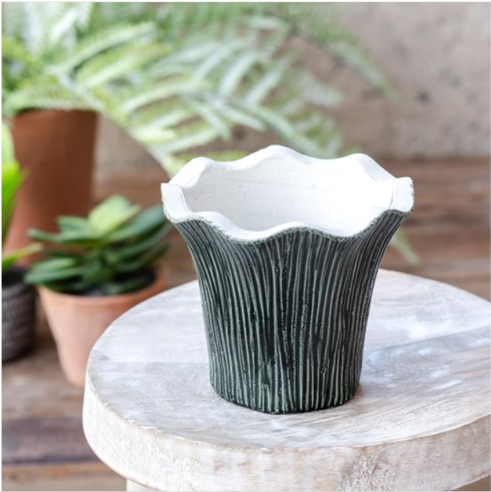 4.5" DARK GREEN SCALLOPED EDGE POT