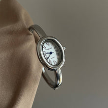 Trendy Oval Dail Gold Quartz Wrist Watch