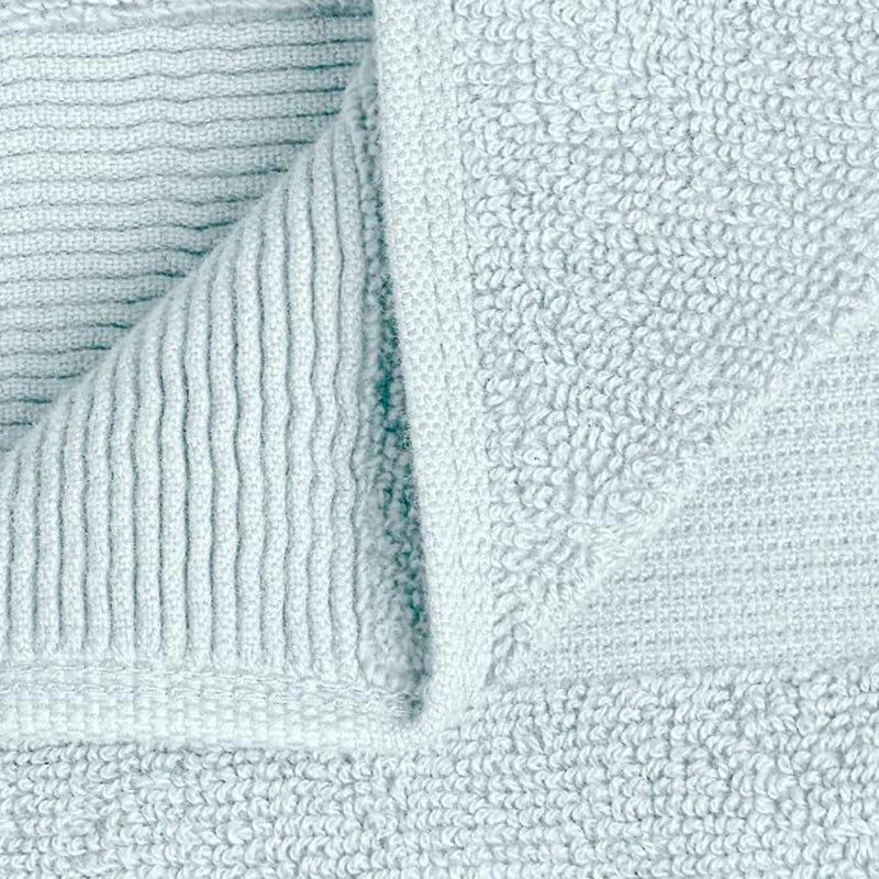 4 Pack Resort Collection Soft Bath Towel 28x55 in Luxury Plush Cotton Light Blue.