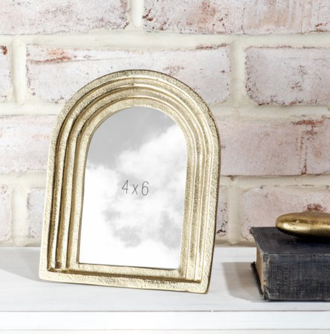 *INNER* 4X6 GOLD ARCH PHOTO FRAME.