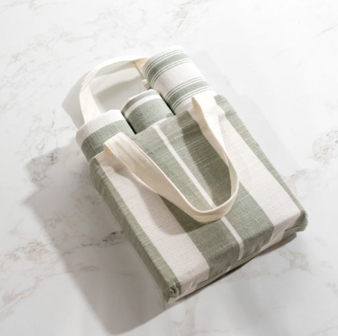 3 PC GRN/WHT TOWEL W/BAG.