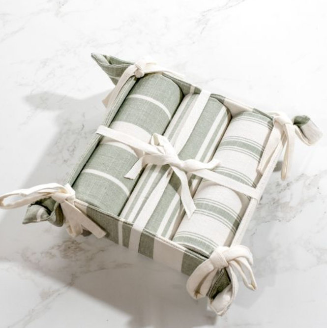 3 PC GRN/WHT ASST TOWEL GIFT SET.