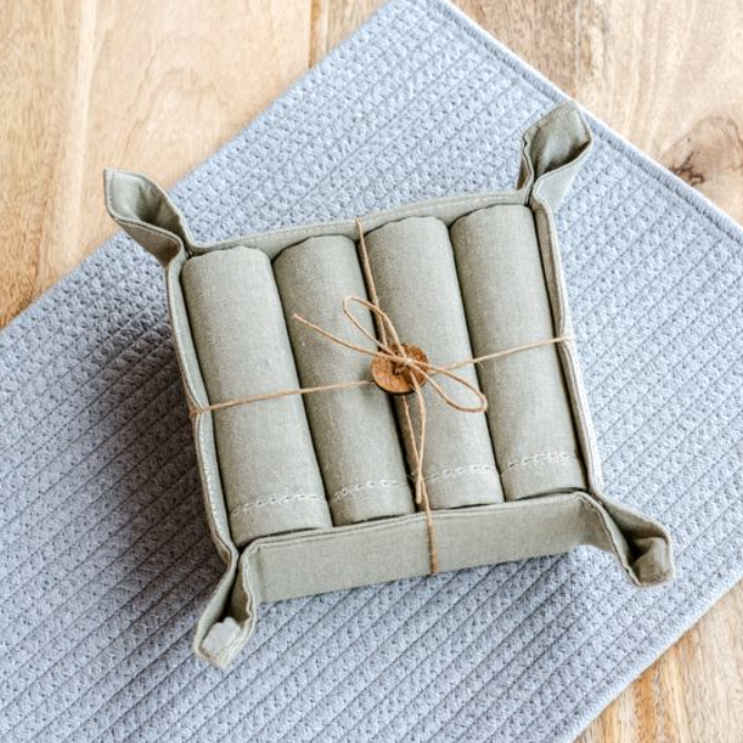4 PC GRAY NAPKIN GIFT SET.