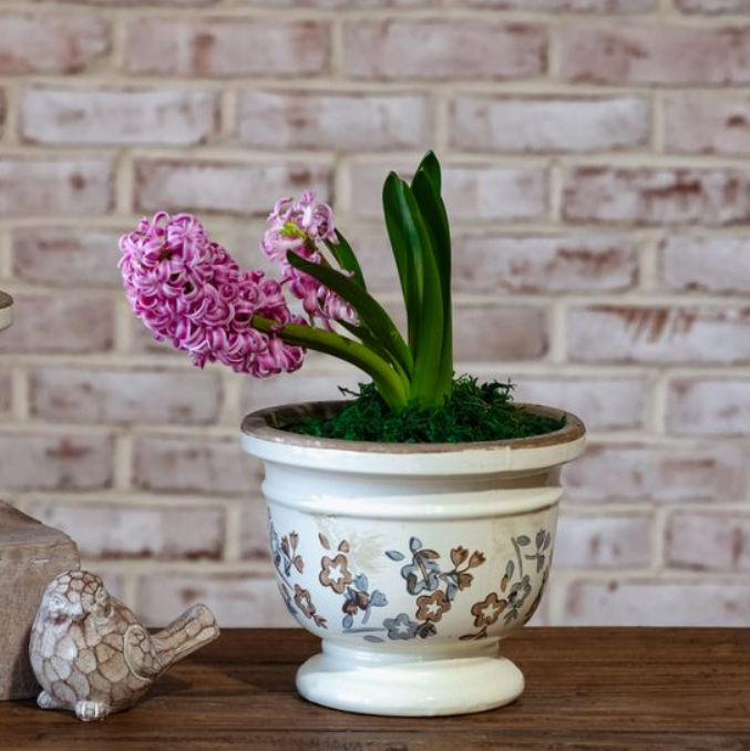 6.5" BEIGE/BLUE FLORAL PATTERN POT.