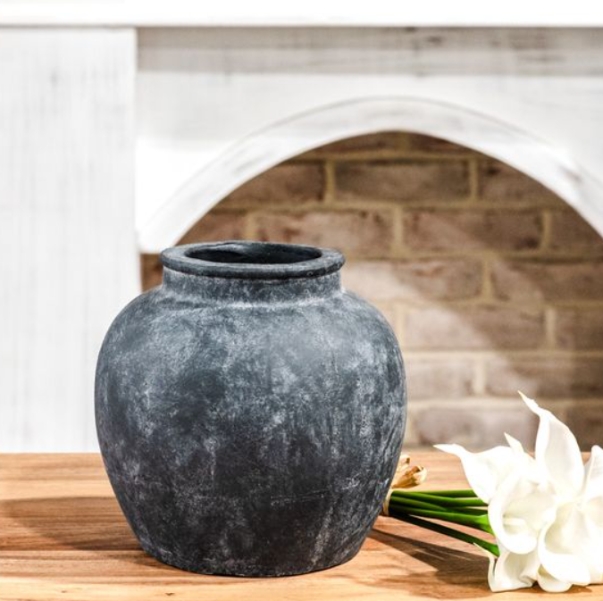8.6" CHARCOAL CLAY POT.