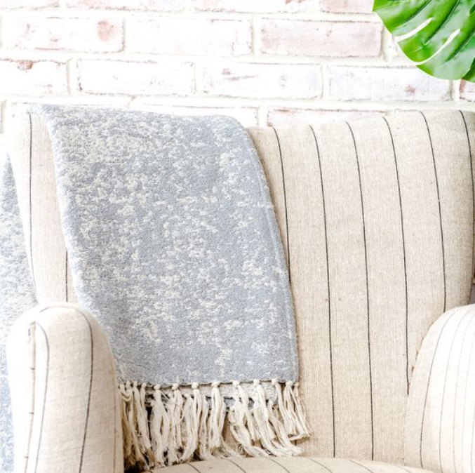 50 X 60 LIGHT GREY PATTERN THROW.
